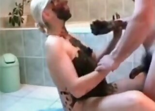 Saggy mature blonde is ready to get smothered